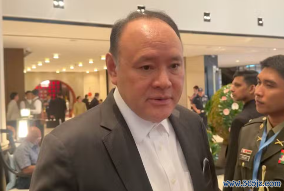 特奥多罗在香会工夫承袭记者发问 菲媒视频截图